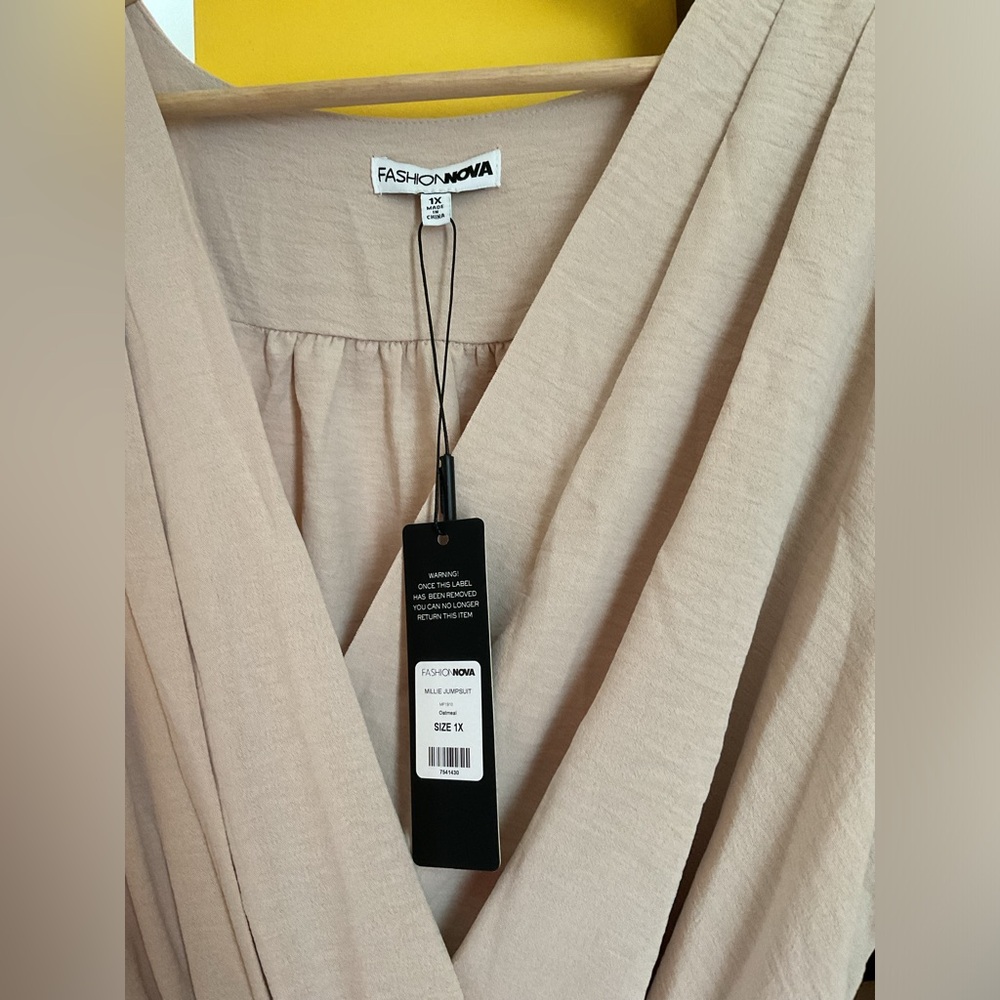 Fashion Nova OATMEAL Jumpsuit Size 1X NWT - Picture 6 of 6